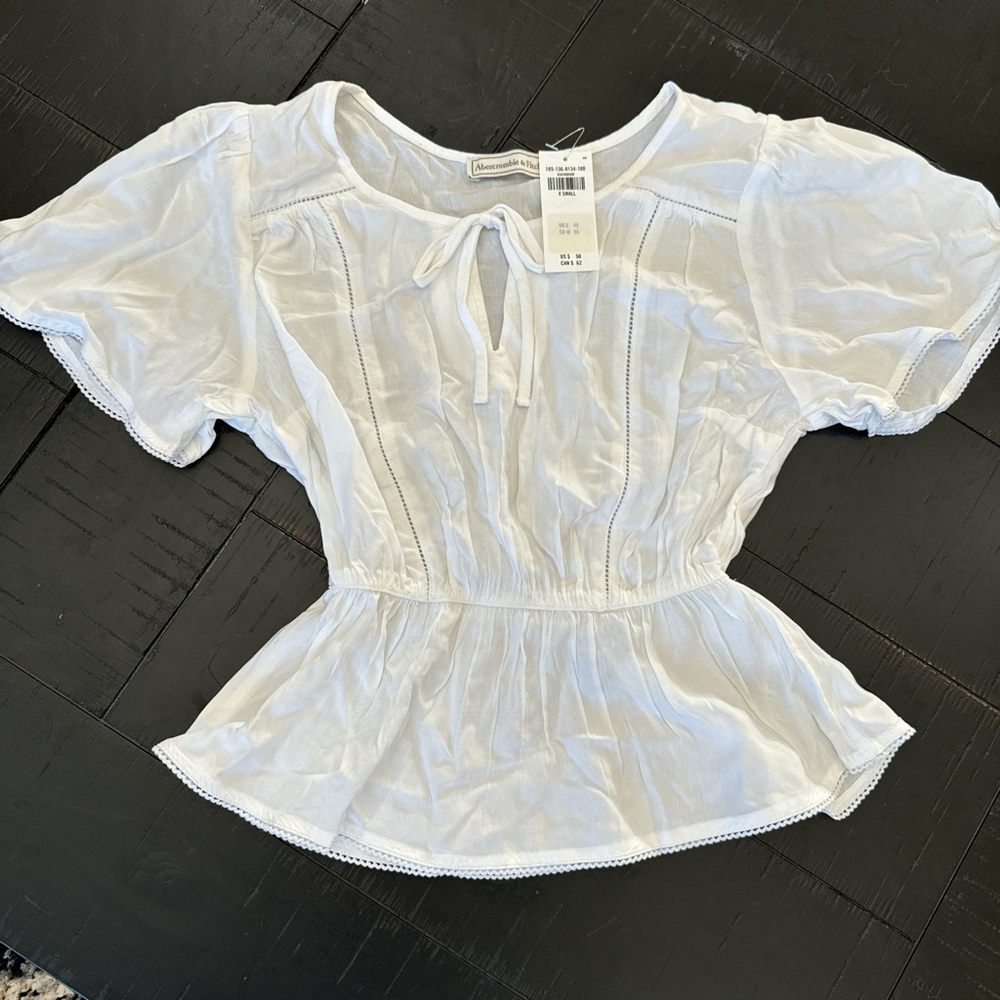 NWT Abercrombie & Fitch Angle Sleeve Peasant Top